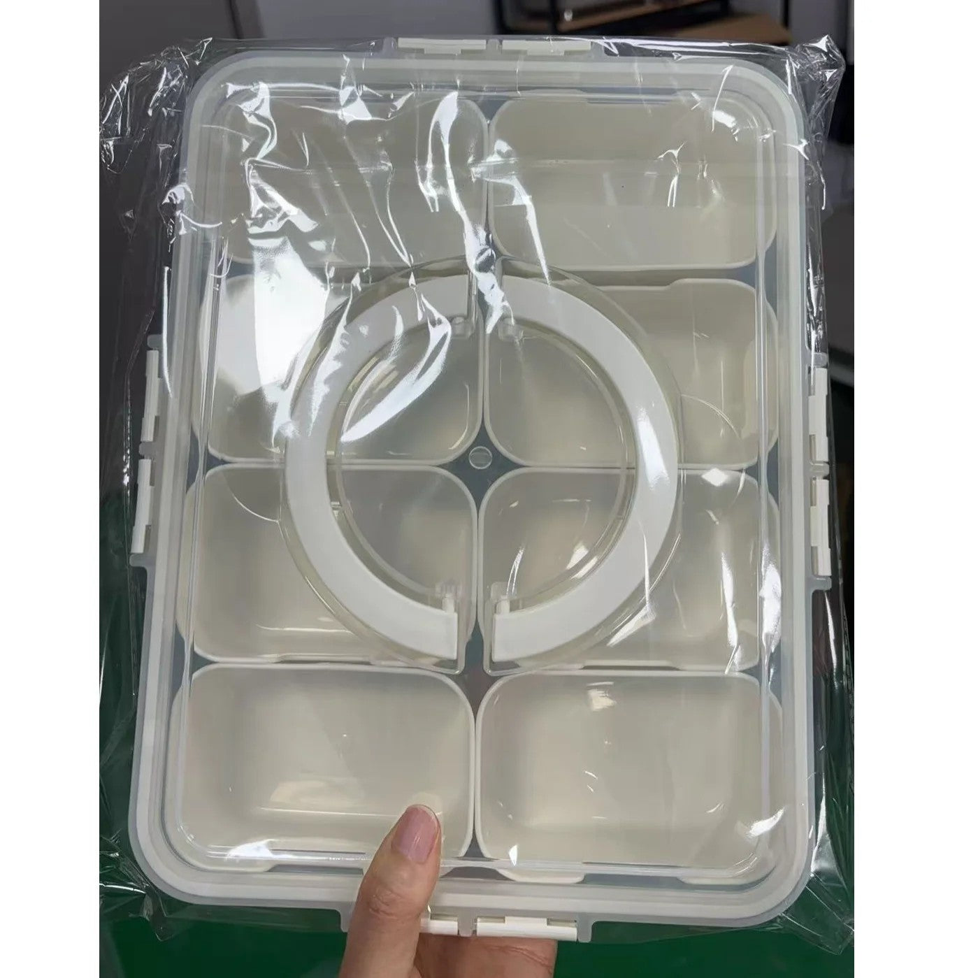 8 Grid Snack Stoarge Box with Lid and Handle Portable Food Box for Sweets Vegetables Biscuits Nuts Food Serving Tray