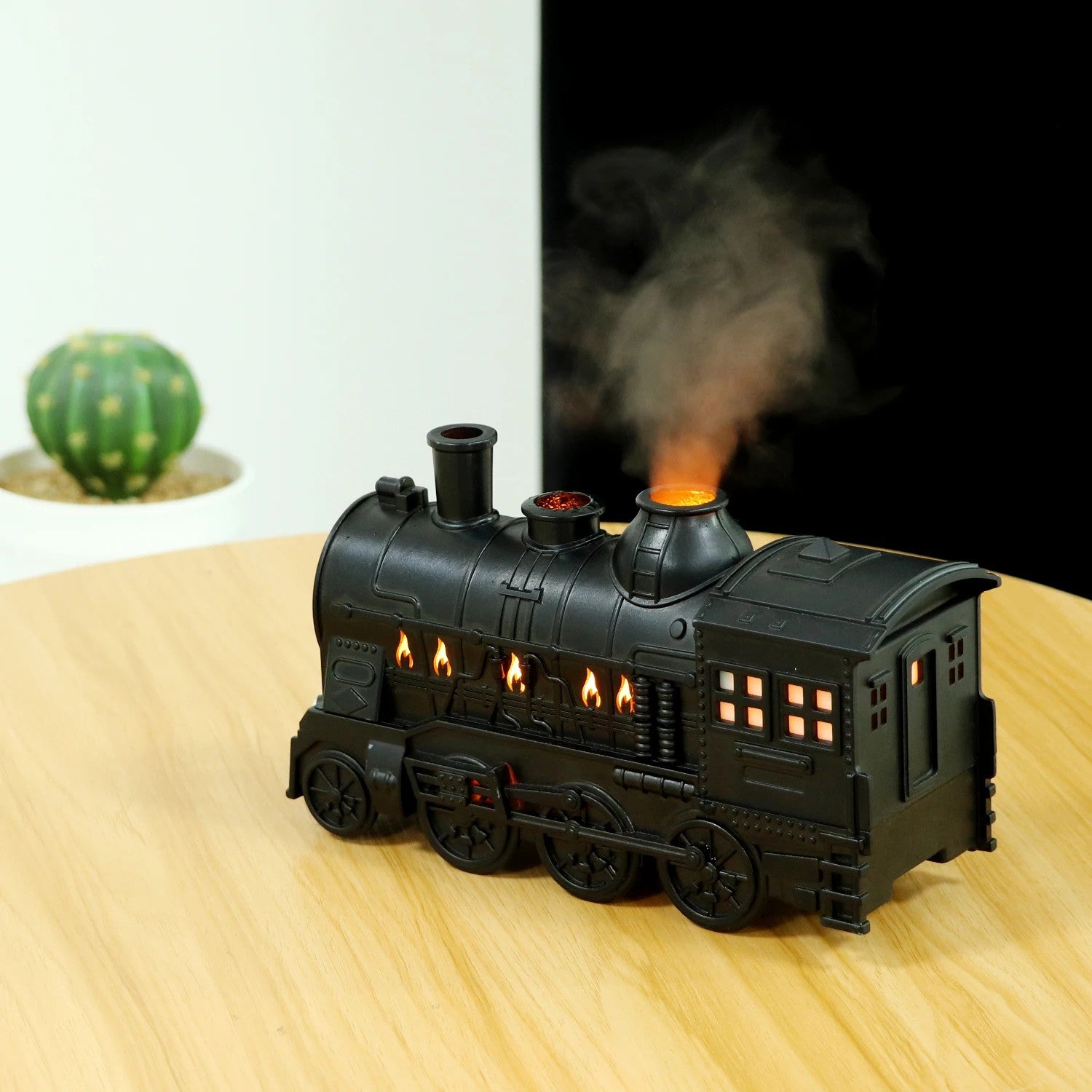 Train Diffuser Essential Oil Diffuser Flame Effect Cool Mist Humidifier Night Light Retro Train-Shaped Aroma Diffuser