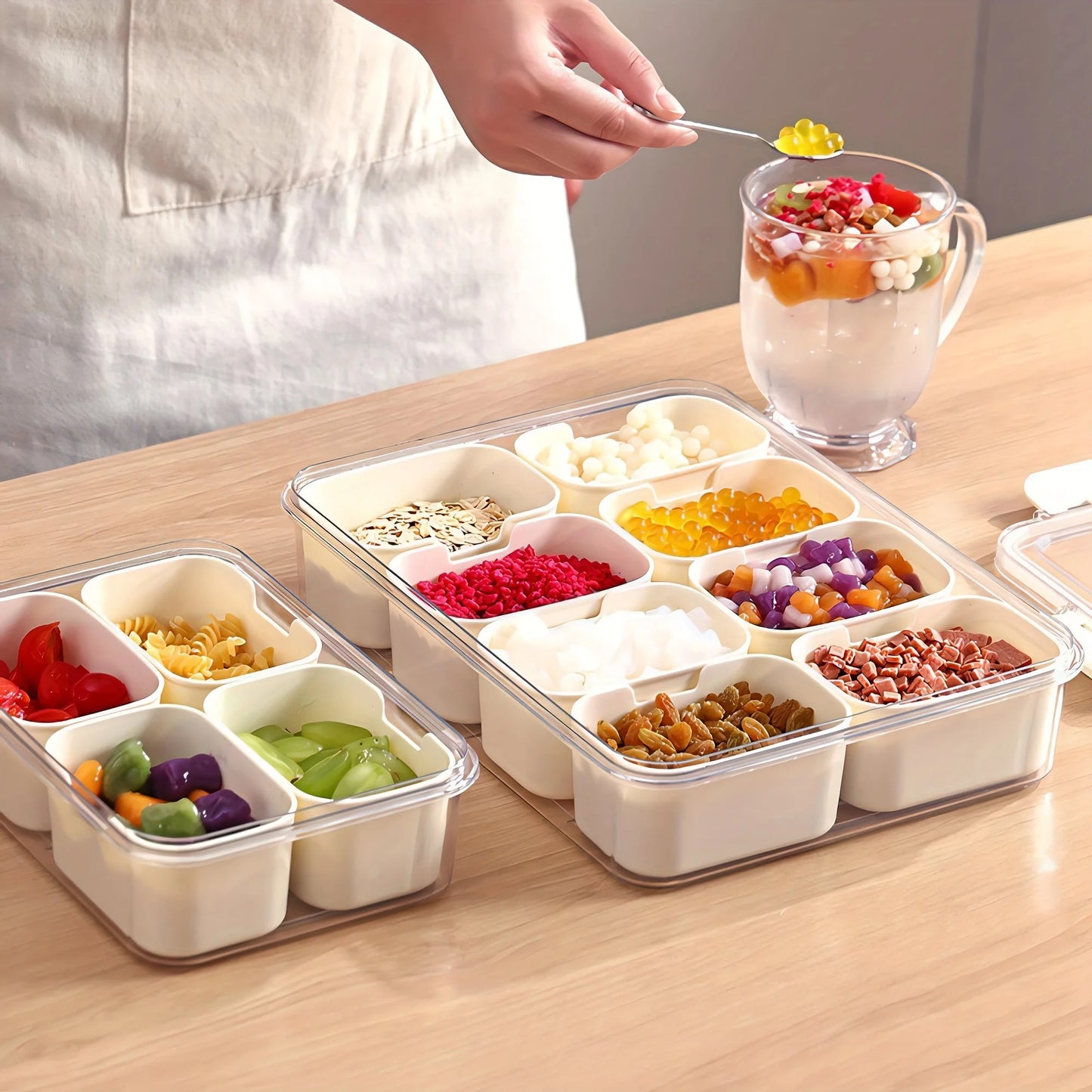 8 Grid Snack Stoarge Box with Lid and Handle Portable Food Box for Sweets Vegetables Biscuits Nuts Food Serving Tray