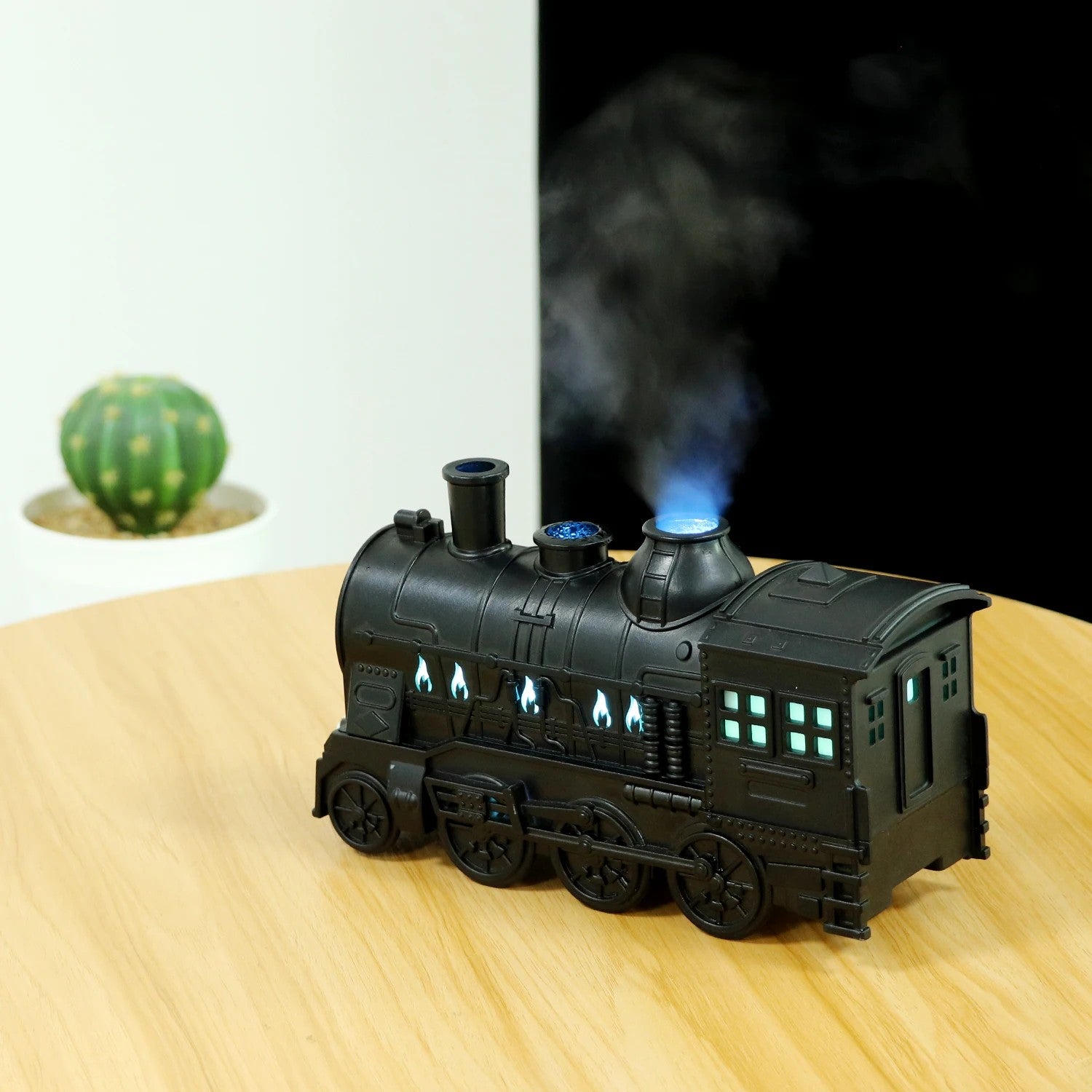 Train Diffuser Essential Oil Diffuser Flame Effect Cool Mist Humidifier Night Light Retro Train-Shaped Aroma Diffuser